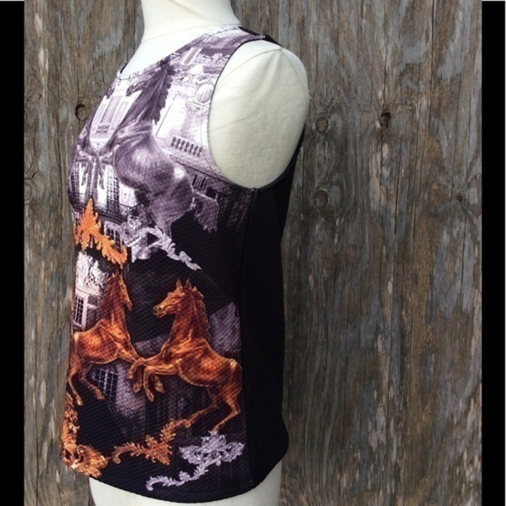 In-City Baroque Gold Status Print Shell Top - Picture 2 of 8